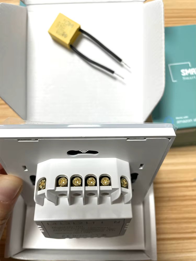 Panneau Mural Intelligent WiFi Standard EU avec Interrupteur Tactile 1/2 Voies – Contrôle Vocal – Pas de NEUTRE et avec Condensateur – Pour VA ET VIENT